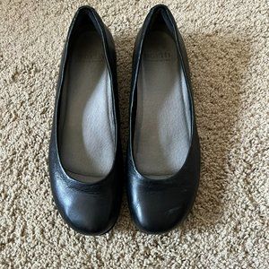 Earth Black Leather Comfort Flats, Size 9